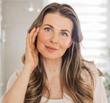Shoppers Say This Wrinkle Cream Is the Key to 'Aging Backwards'