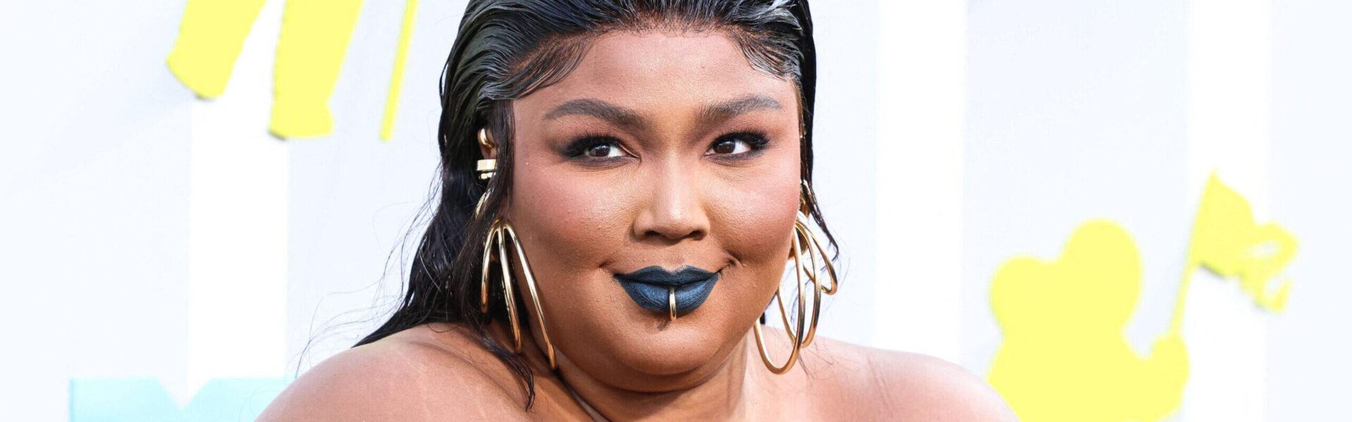 Lizzo Puts Her Extreme Weight Loss On Display In New Snaps