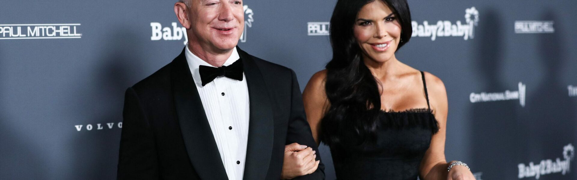 Jeff Bezos, Lauren Sánchez Reportedly Hired These Singers For Their Wedding
