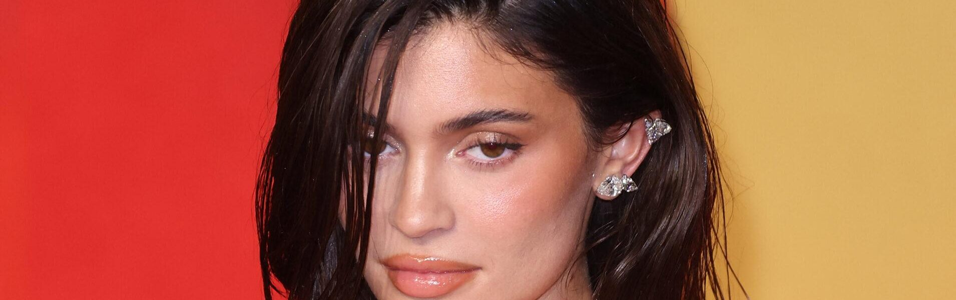 Kylie Jenner Channels Pamela Anderson With Blonde Makeover