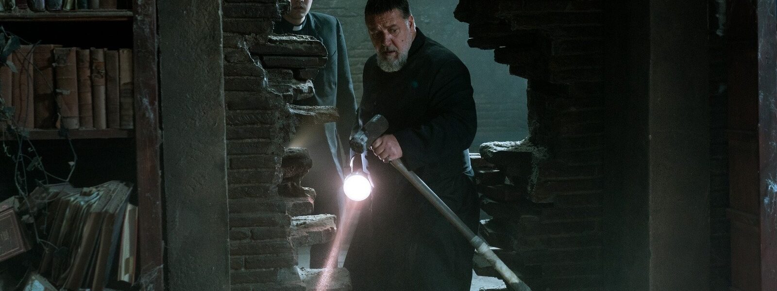 Russell Crowe's Spooky Pope Movie Is A Must-Watch For Hulu Users