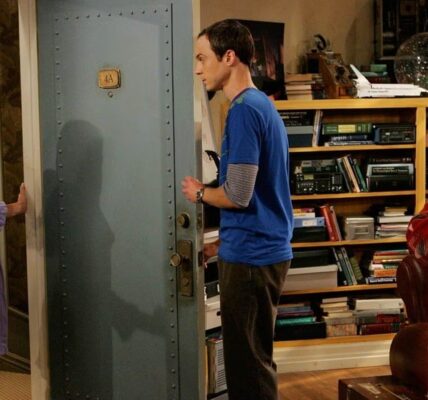Why Sheldon Cooper Always Knocks Three Times On The Big Bang Theory