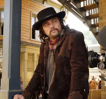 How A Walk-In Bathtub Helped Secure The Rights To A Classic Western For Once Upon A Time In Hollywood