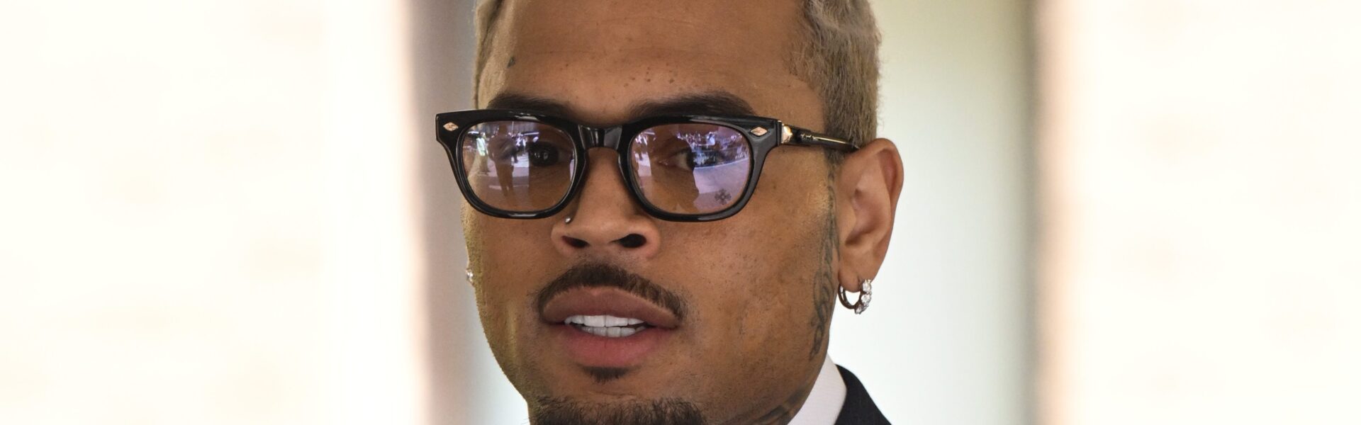 Chris Brown Fan Nicola Paparazzo Reacts Backlash Meet-And-Greet Photo Singer Mirror Selfie Influencer Jada Wallace Breezy Bowl