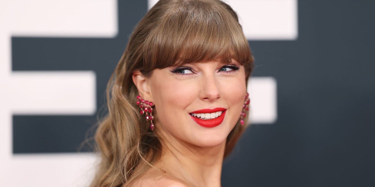 Snag Taylor Swift's $298 Romantic Summer Dress For Under $50