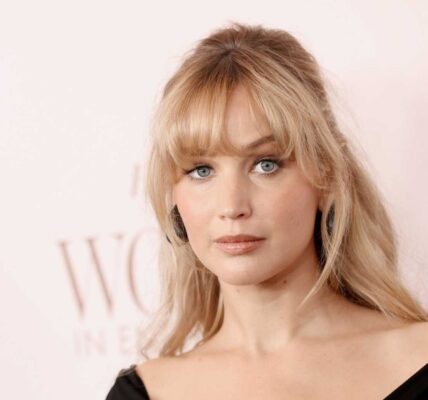 Recreate Jennifer Lawrence's Nostalgic Jelly Sandals — Under $40