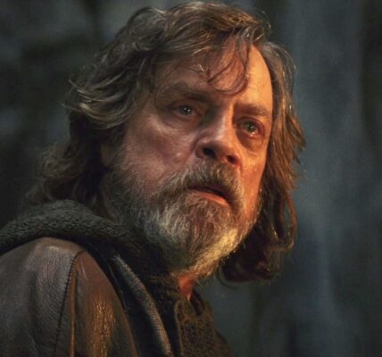 Mark Hamill Had A Much Darker Idea For Luke Skywalker's Star Wars: The Last Jedi Backstory