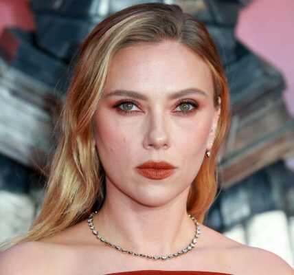 Scarlett Johansson Kisses Her Co-Star Jonathan Bailey Again