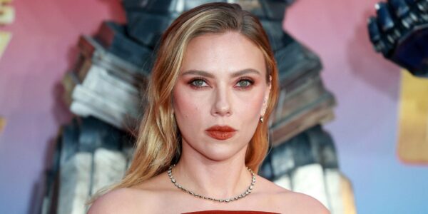 Scarlett Johansson Kisses Her Co-Star Jonathan Bailey Again