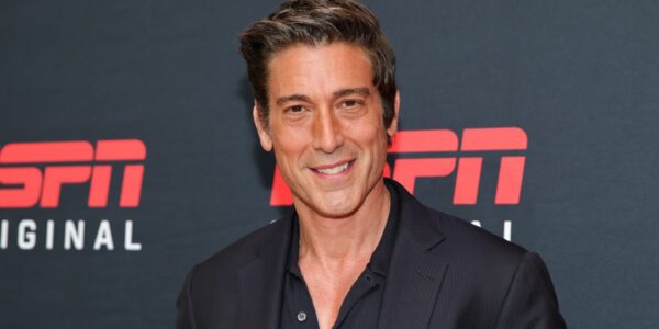 David Muir's Summer Photo Has Fans Calling Him 'A Stud'
