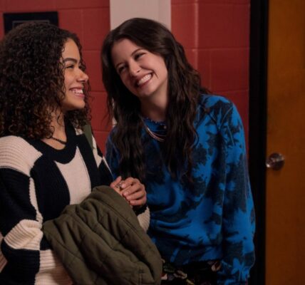 Sara Waisglass Tells Ginny and Georgia Haters to Watch the Show 'Again'