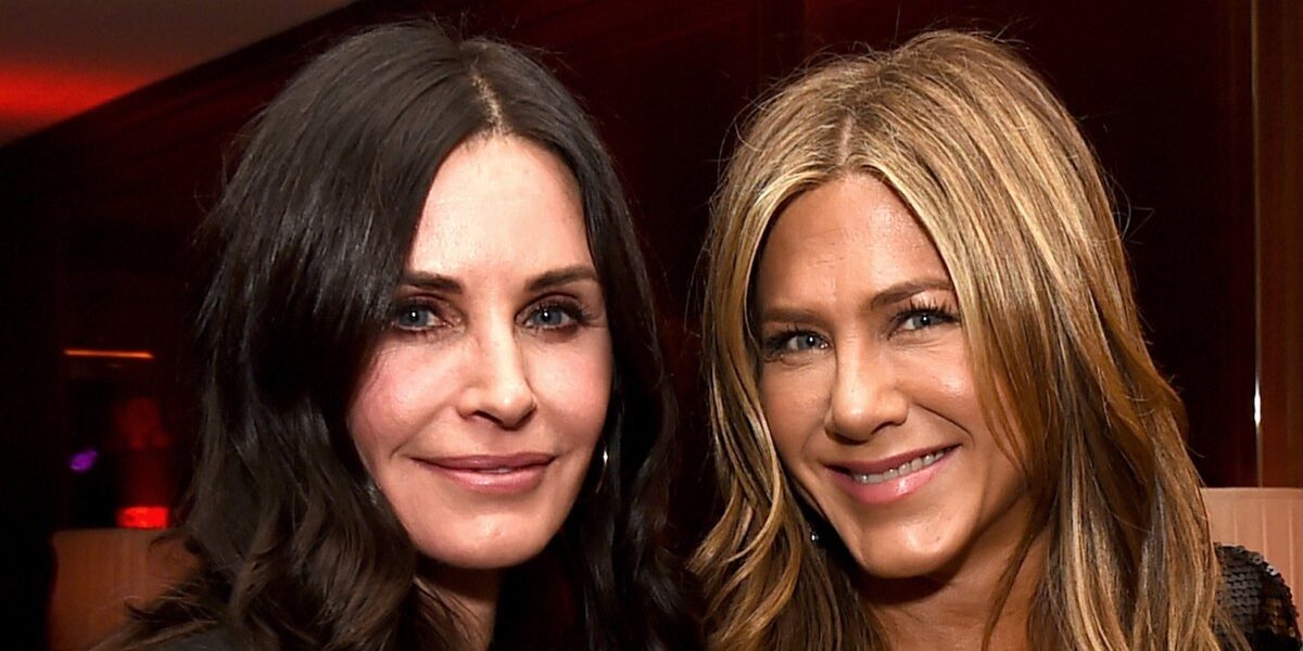 Friends Stars Jennifer Aniston and Courteney Cox Share Sweet Selfie