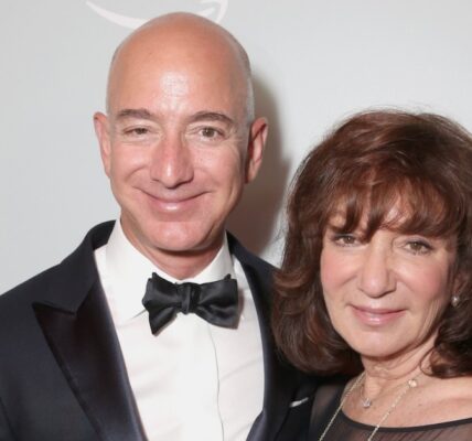 Jeff Bezos' Mom Jackie Dies at 78 After Dementia Battle