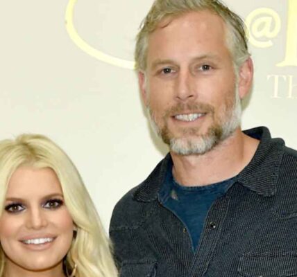 Jessica Simpson and Eric Johnson Reunite on Las Vegas Flight