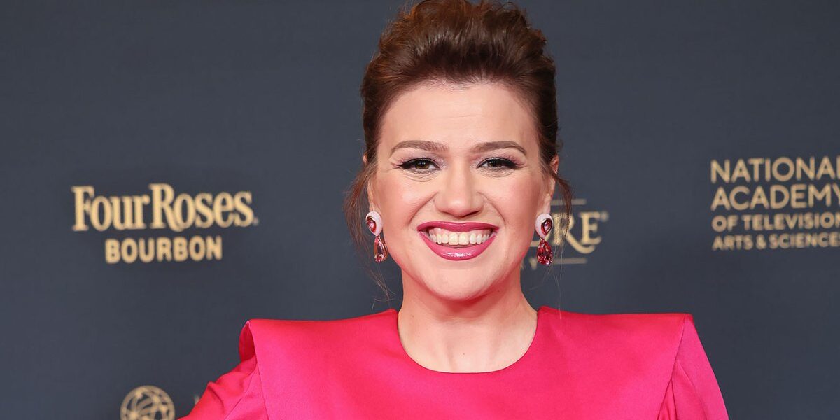 Kelly Clarkson Reveals Ex-Husband Is 'Ill,' Postpones Vegas Residency