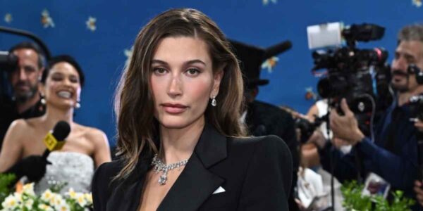 Hailey Bieber Reacts to Justin Bieber's Shirtless Pic: Jack's Dada'