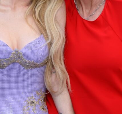 Jamie Lee Curtis Reacts to Lindsay Lohan's 'Safe' Comment